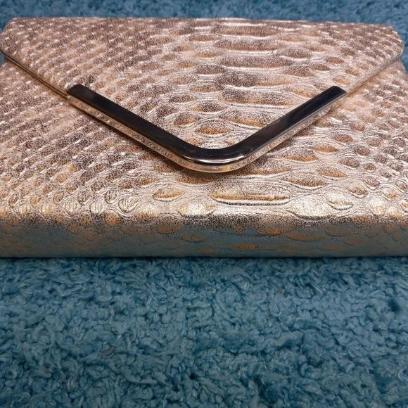 Charming Charlie RSVP Mixed Gold-Silver Hand Purse - Picture 3 of 11